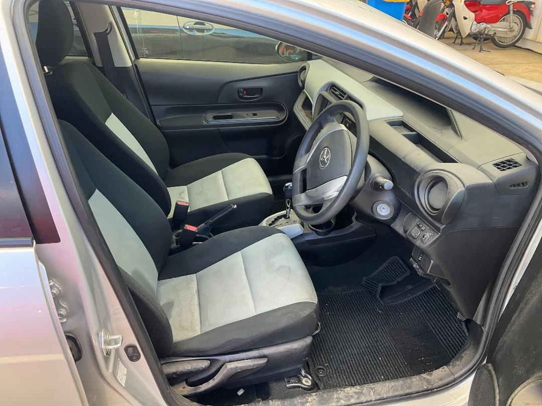 Photo '10' of Toyota Aqua Hybrid Photo '10' of Toyota Aqua Hybrid