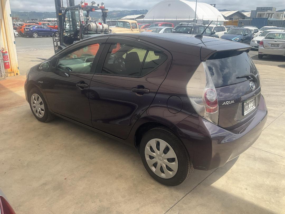 Photo '3' of Toyota Aqua Photo '3' of Toyota Aqua