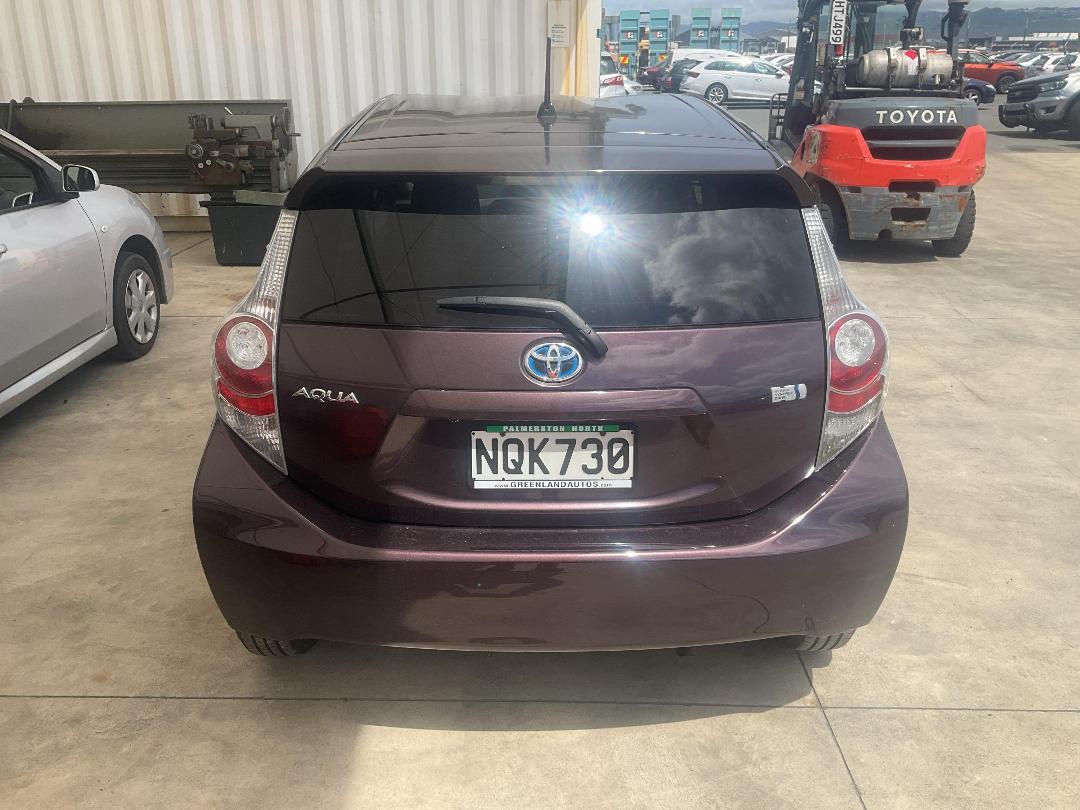 Photo '4' of Toyota Aqua Photo '4' of Toyota Aqua