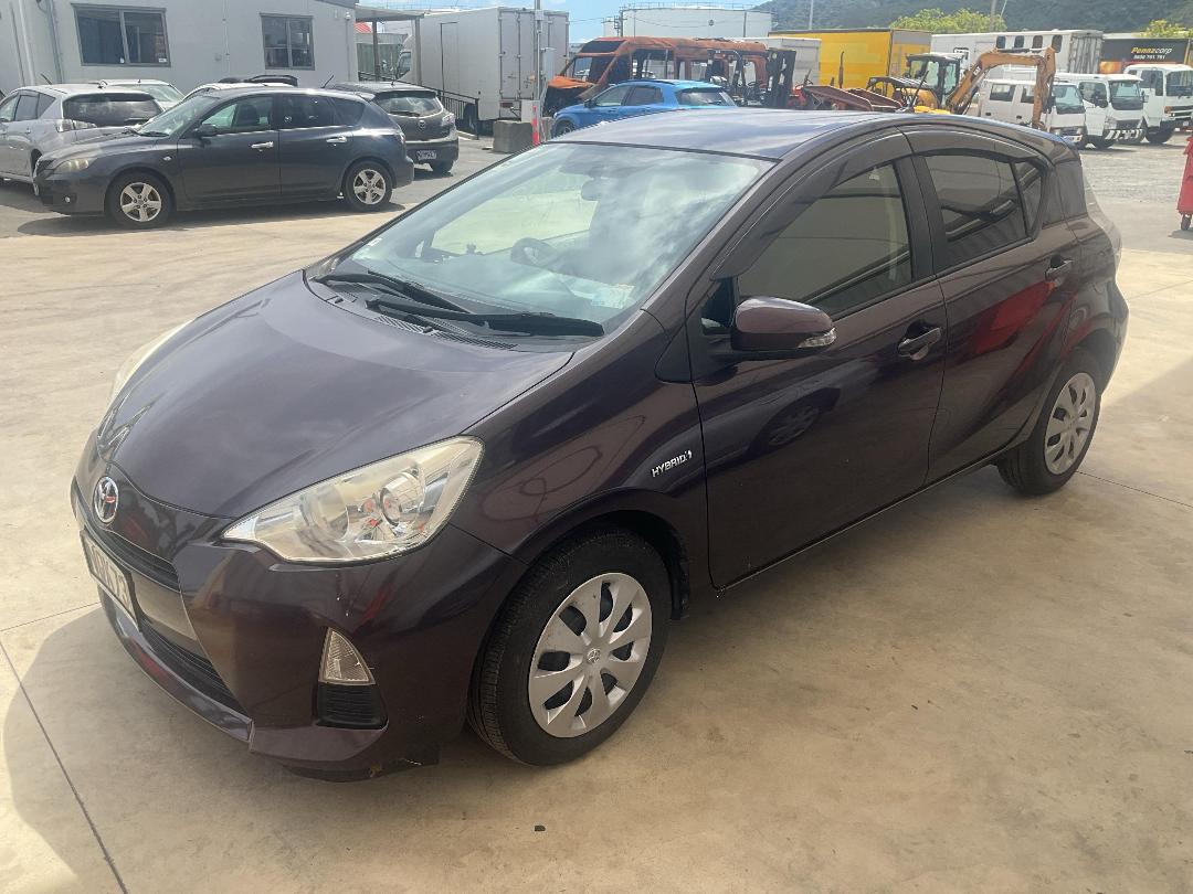 Photo '2' of Toyota Aqua Photo '2' of Toyota Aqua