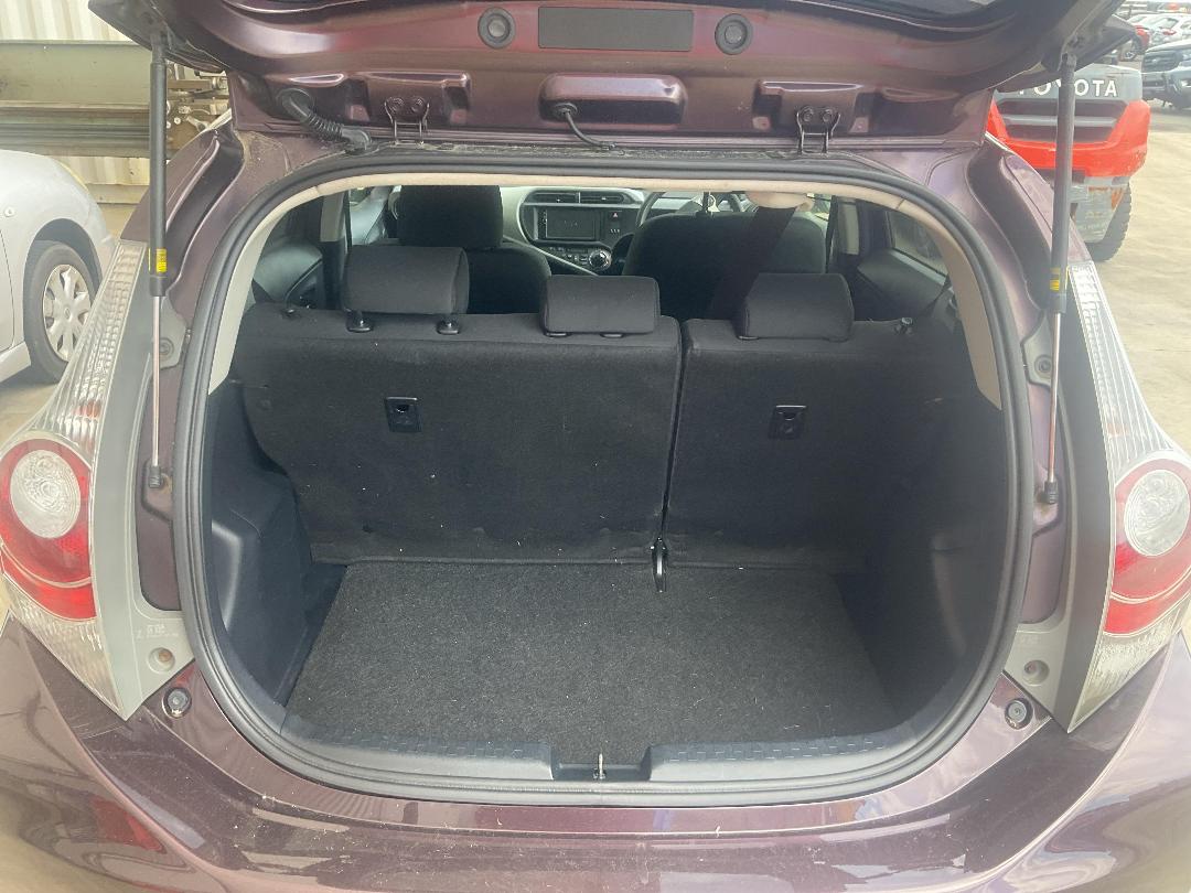 Photo '12' of Toyota Aqua Photo '12' of Toyota Aqua