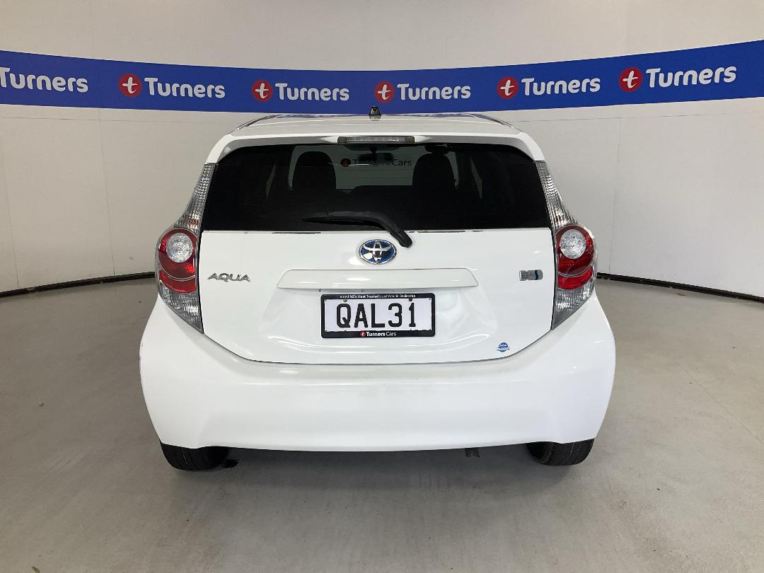 Photo '6' of Toyota Aqua