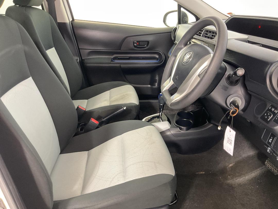 Photo '16' of Toyota Aqua