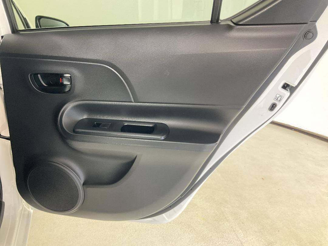 Photo '19' of Toyota Aqua