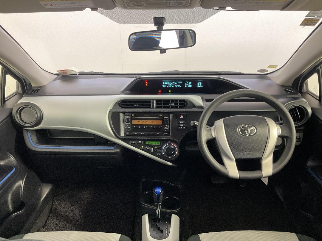 Photo '17' of Toyota Aqua