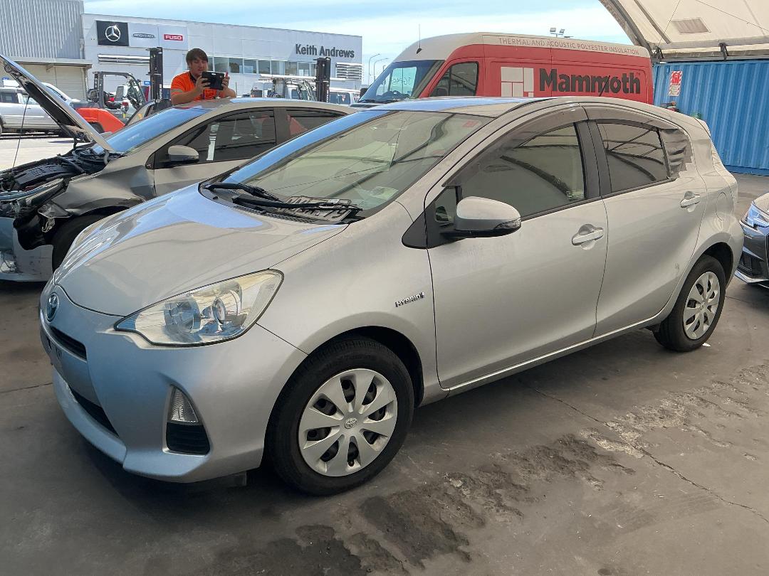 Photo '5' of Toyota Aqua Photo '5' of Toyota Aqua