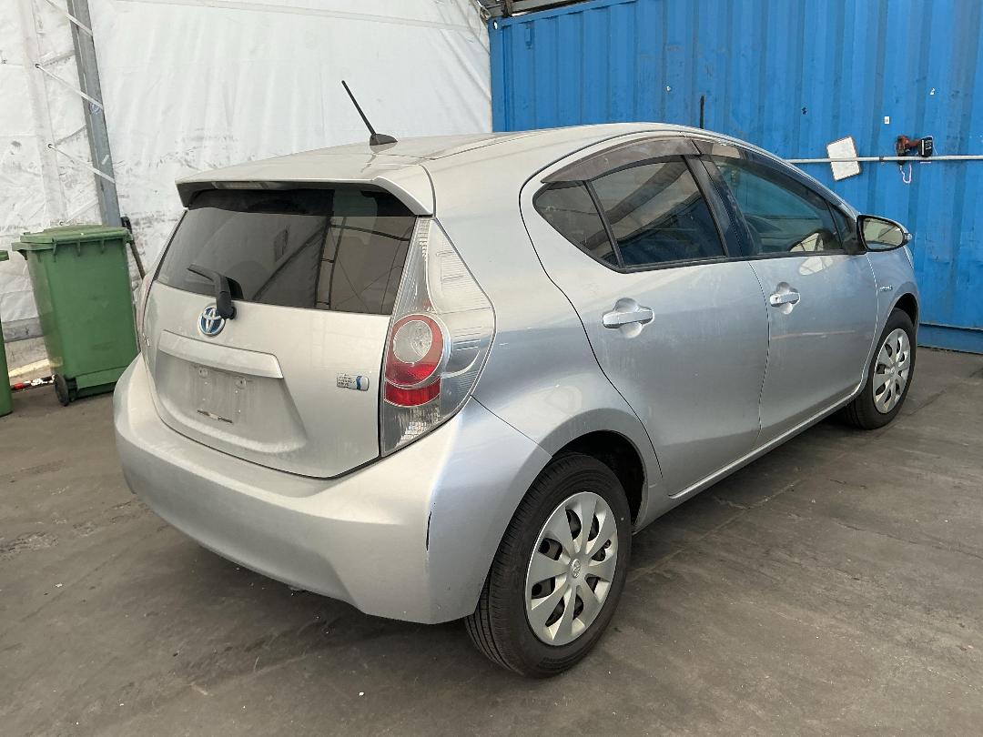 Photo '14' of Toyota Aqua Photo '14' of Toyota Aqua