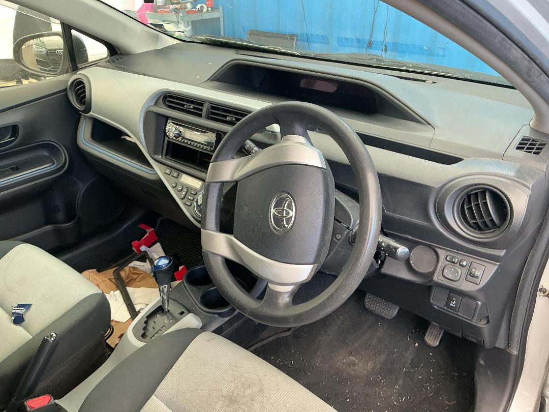 Photo '20' of Toyota Aqua Photo '20' of Toyota Aqua