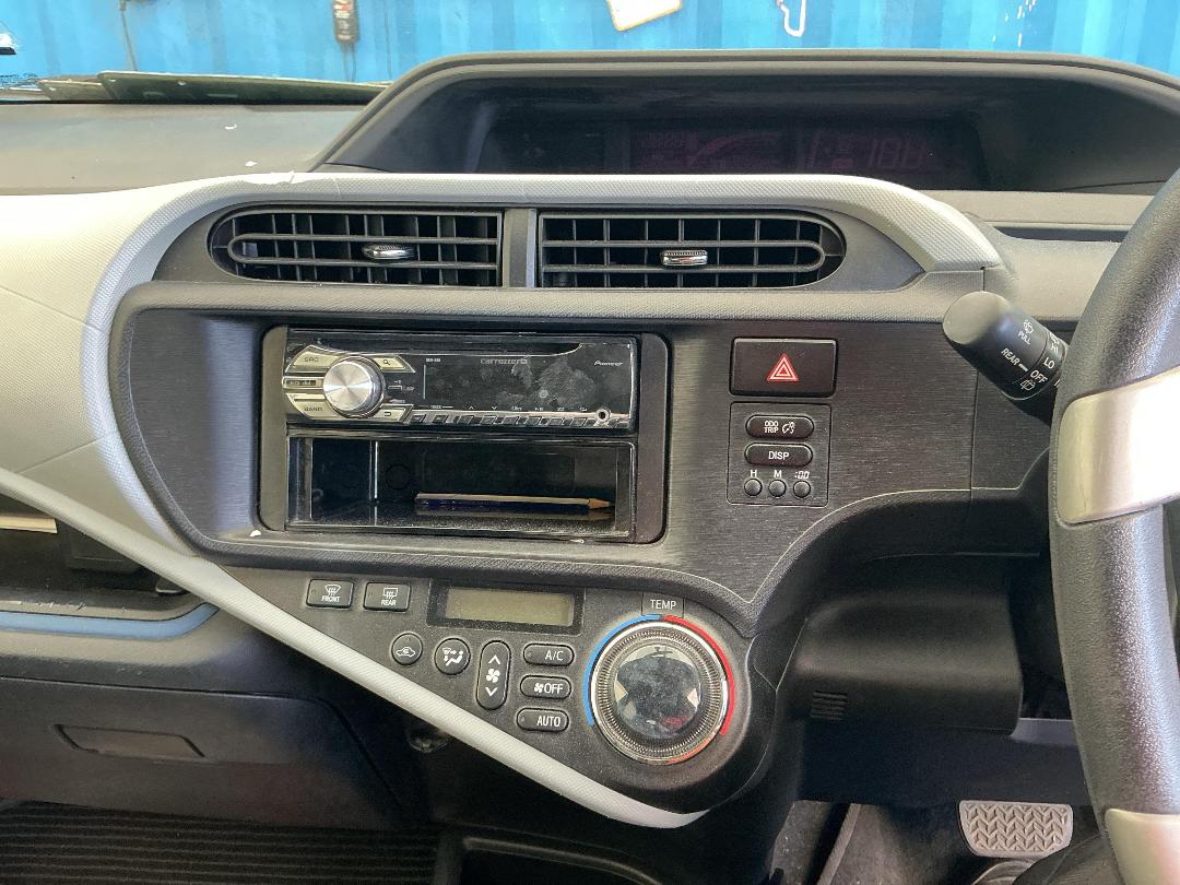 Photo '23' of Toyota Aqua Photo '23' of Toyota Aqua