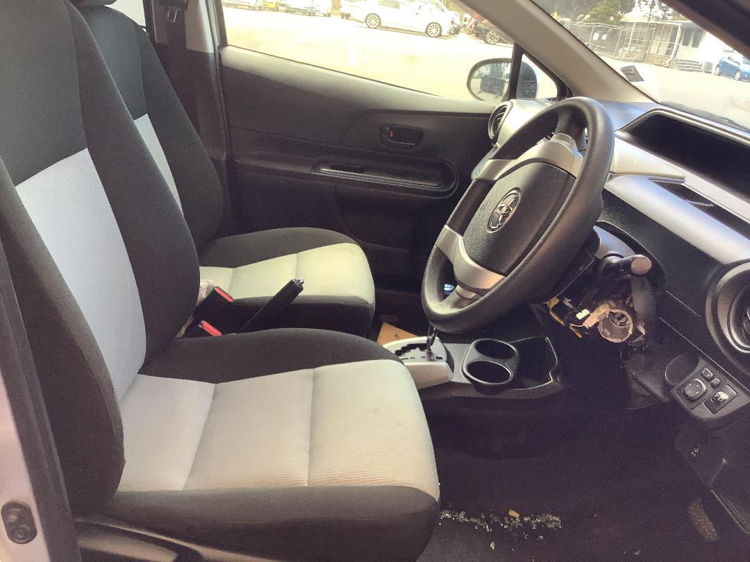 Photo '13' of Toyota Aqua Photo '13' of Toyota Aqua