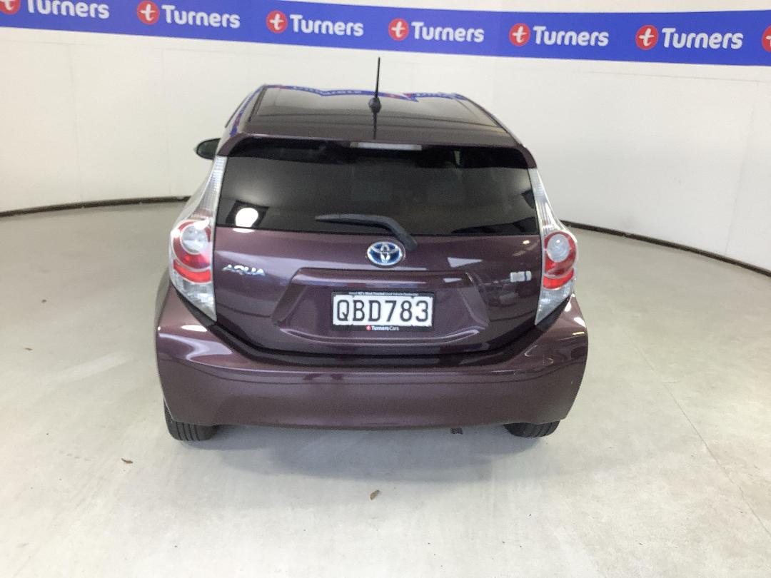 Photo '6' of Toyota Aqua