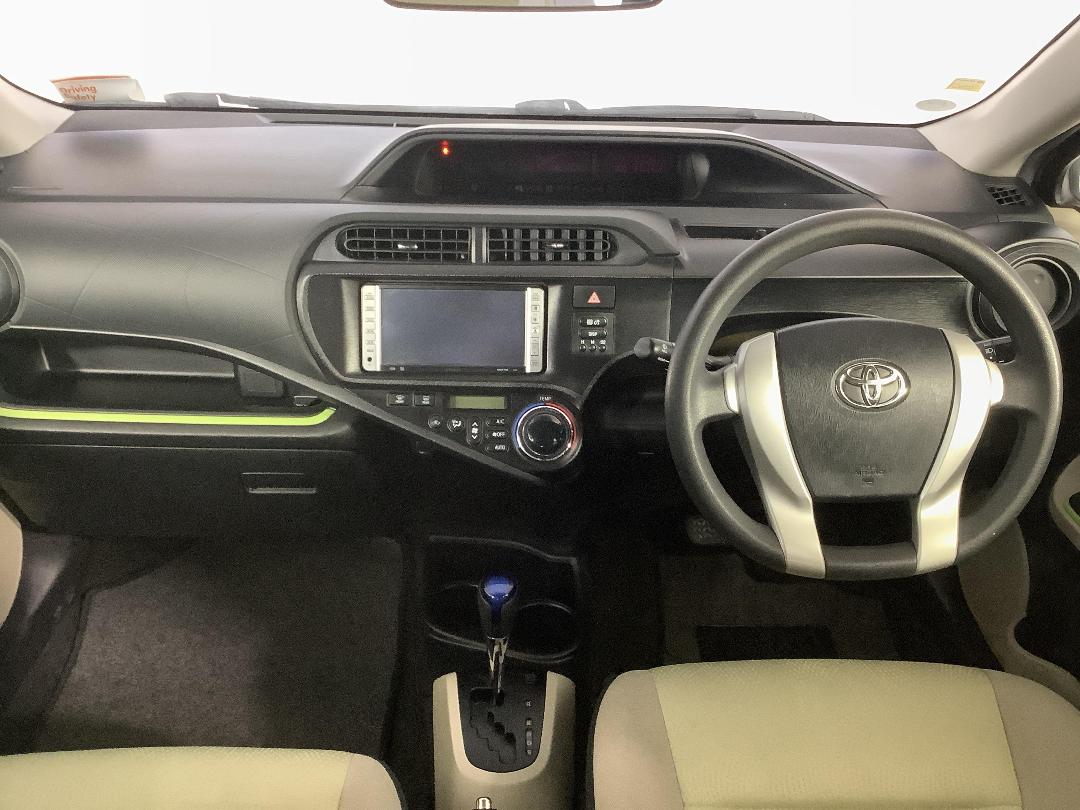 Photo '17' of Toyota Aqua