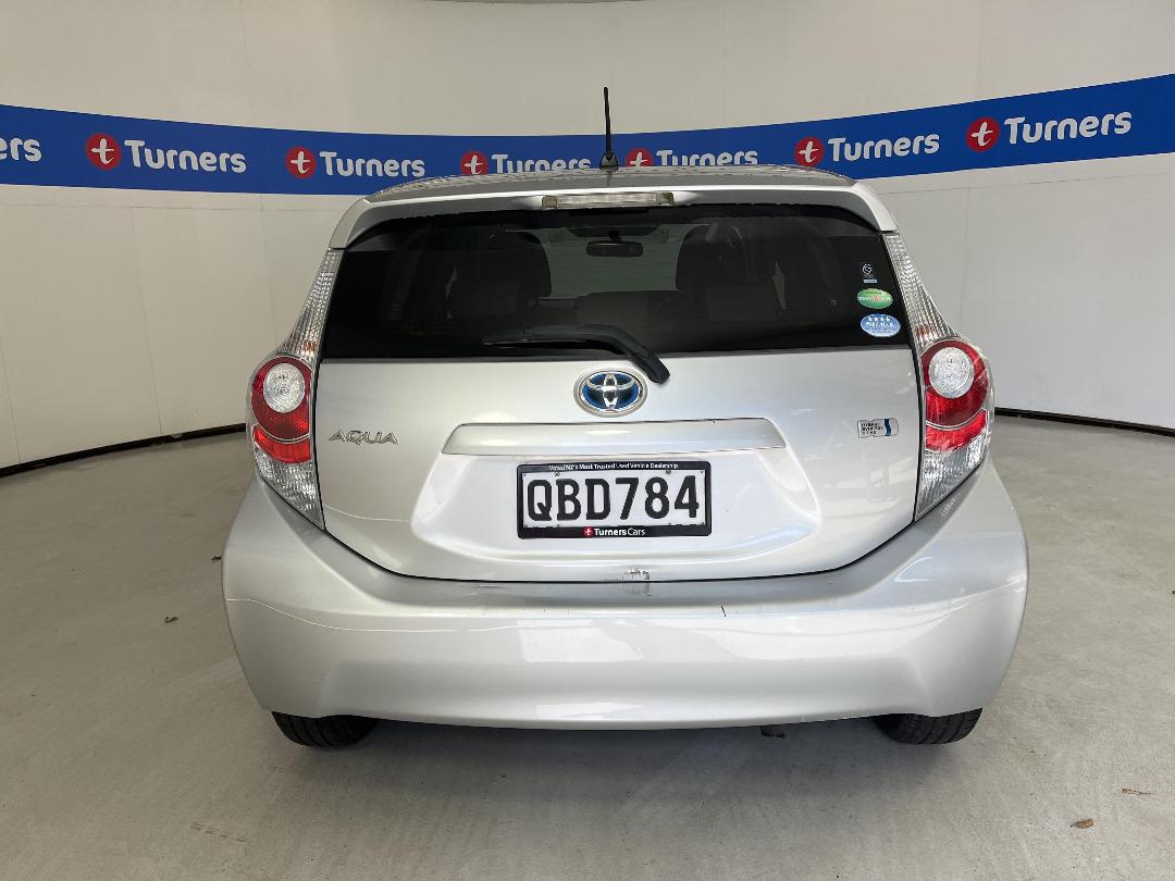 Photo '6' of Toyota Aqua