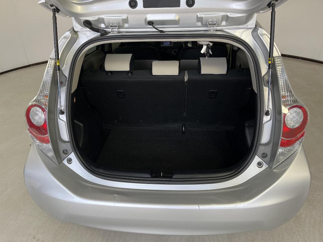 Photo '14' of Toyota Aqua