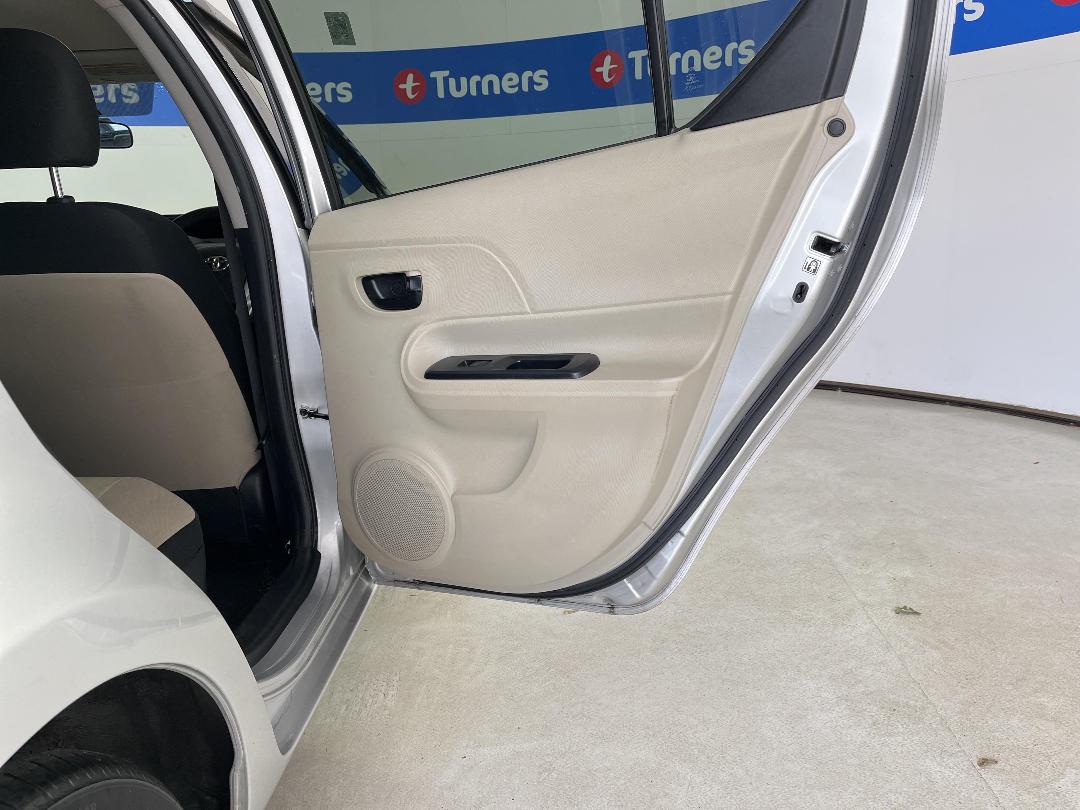 Photo '19' of Toyota Aqua