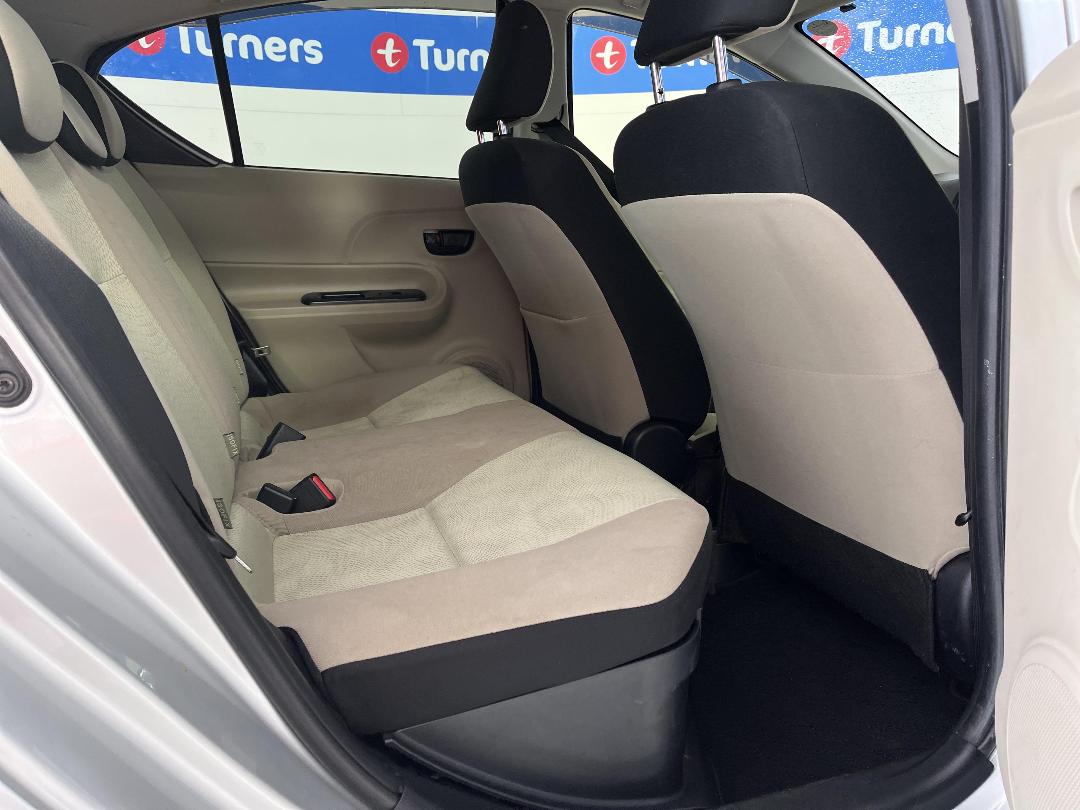 Photo '20' of Toyota Aqua