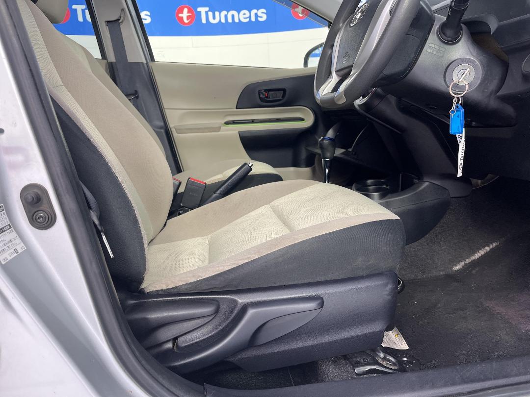 Photo '16' of Toyota Aqua