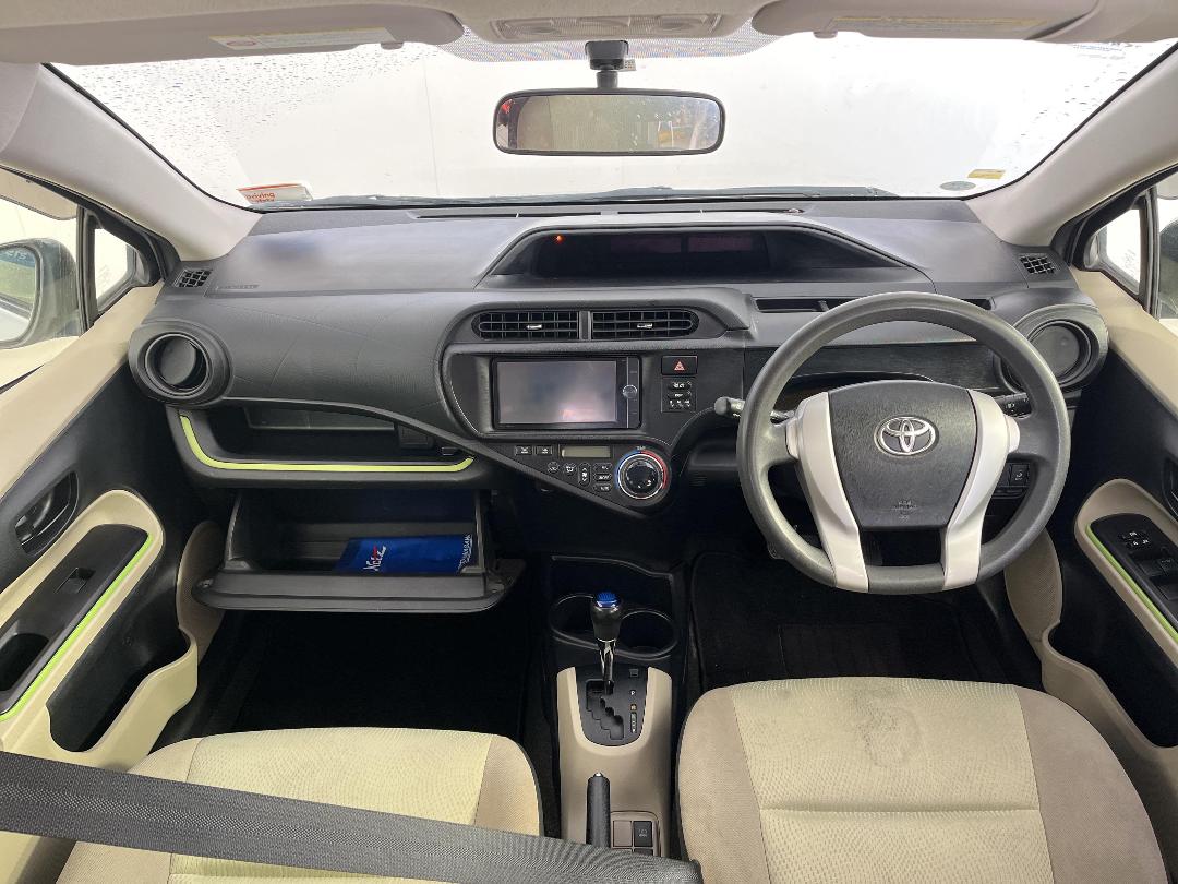 Photo '17' of Toyota Aqua