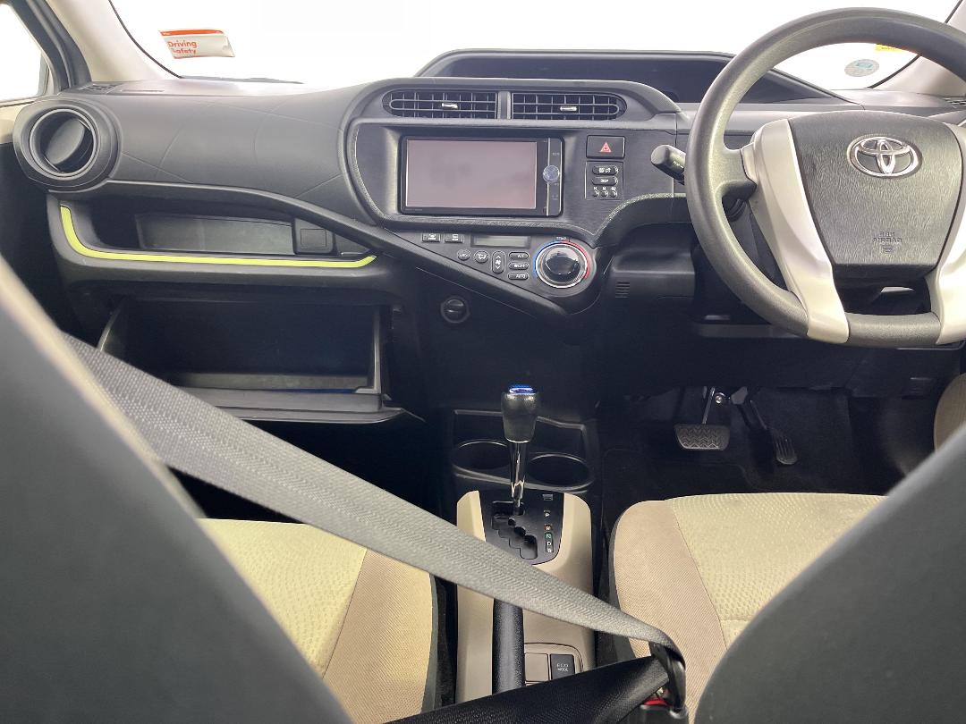 Photo '18' of Toyota Aqua