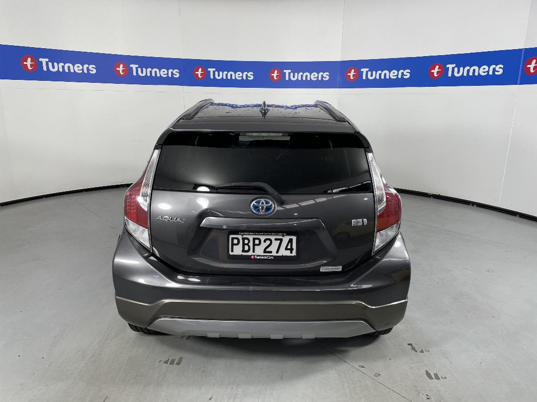 Photo '6' of Toyota Aqua