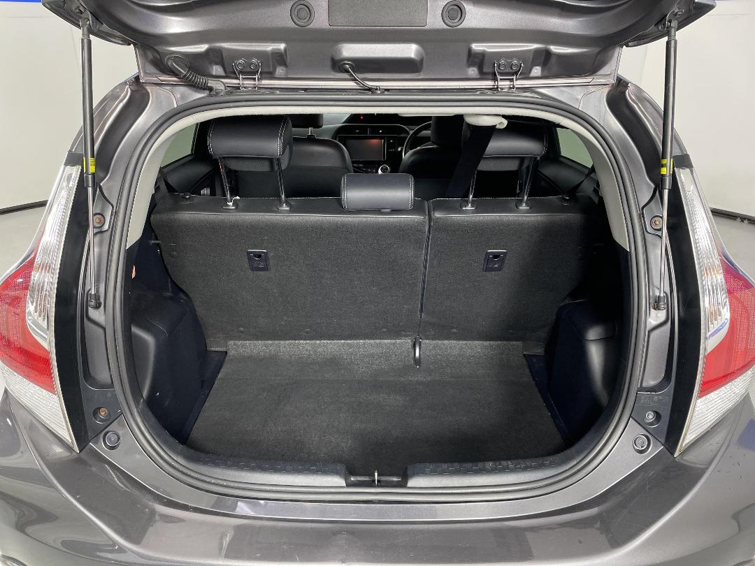 Photo '14' of Toyota Aqua