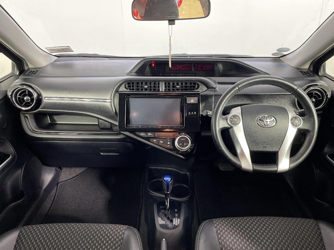 Photo '17' of Toyota Aqua