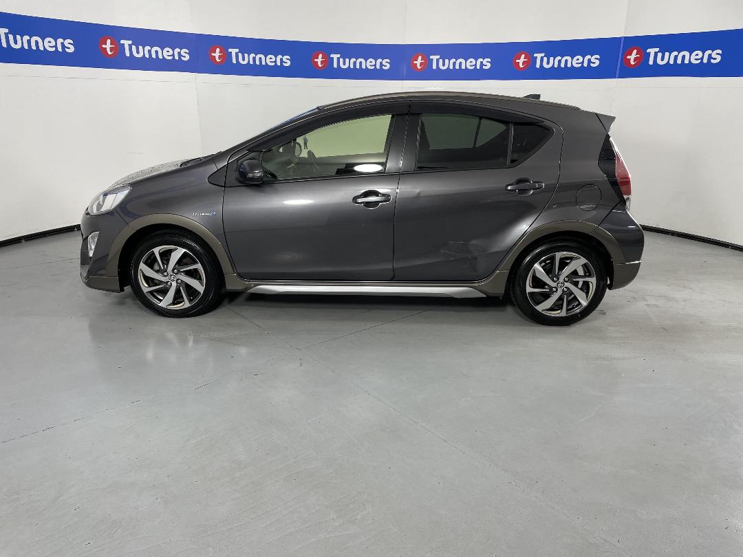 Photo '24' of Toyota Aqua