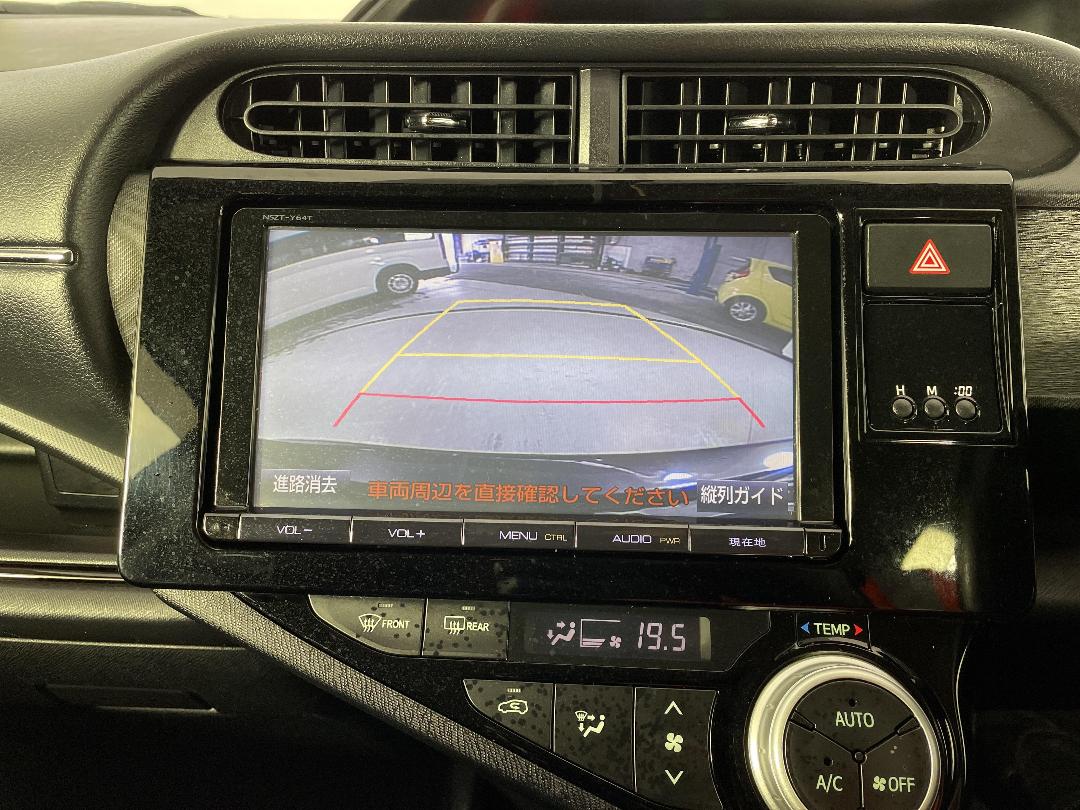 Photo '28' of Toyota Aqua