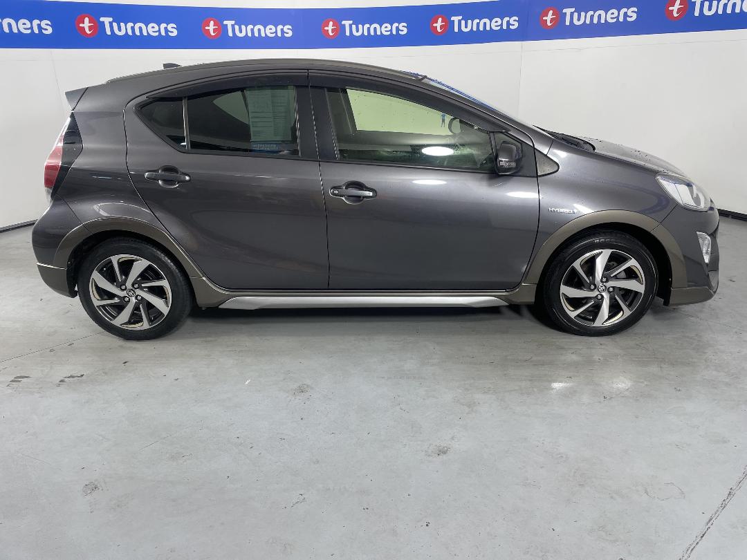 Photo '23' of Toyota Aqua