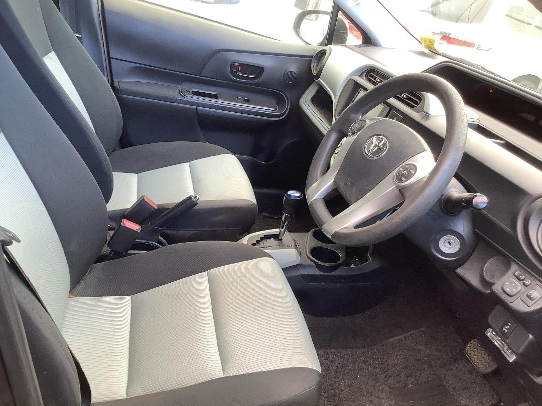 Photo '8' of Toyota Aqua