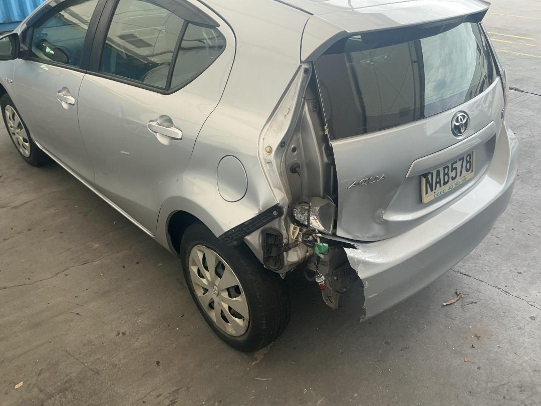 Photo '12' of Toyota Aqua Hybrid