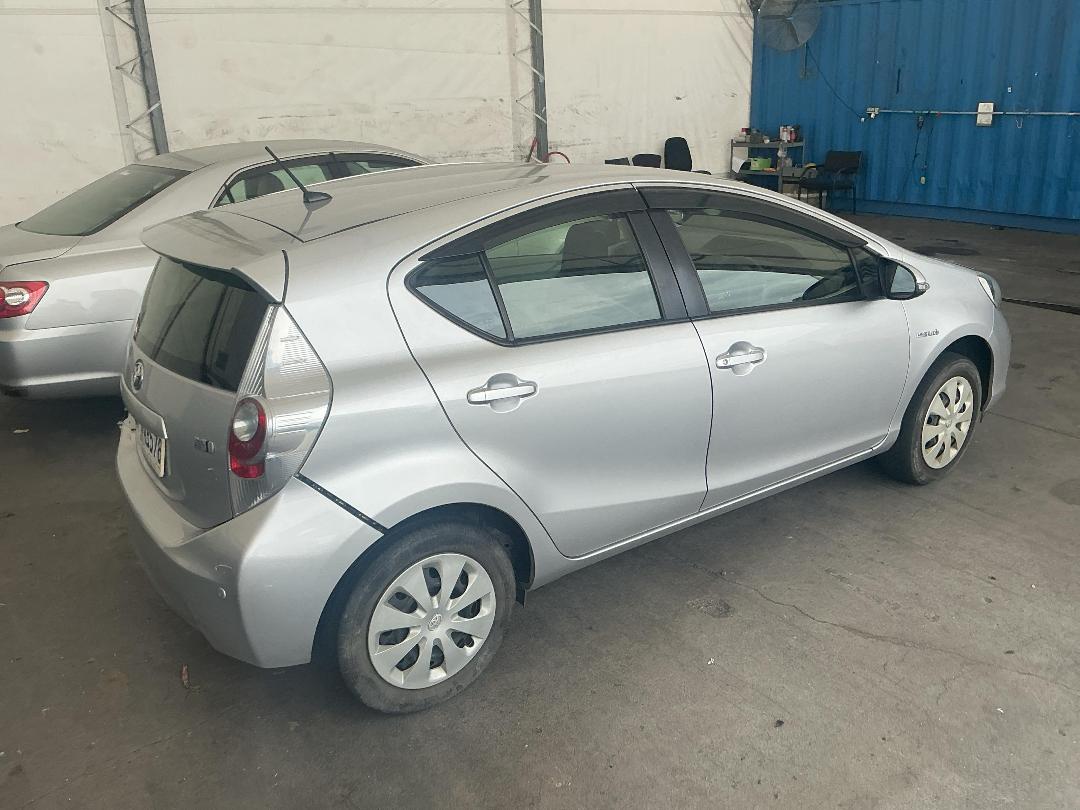 Photo '14' of Toyota Aqua Hybrid