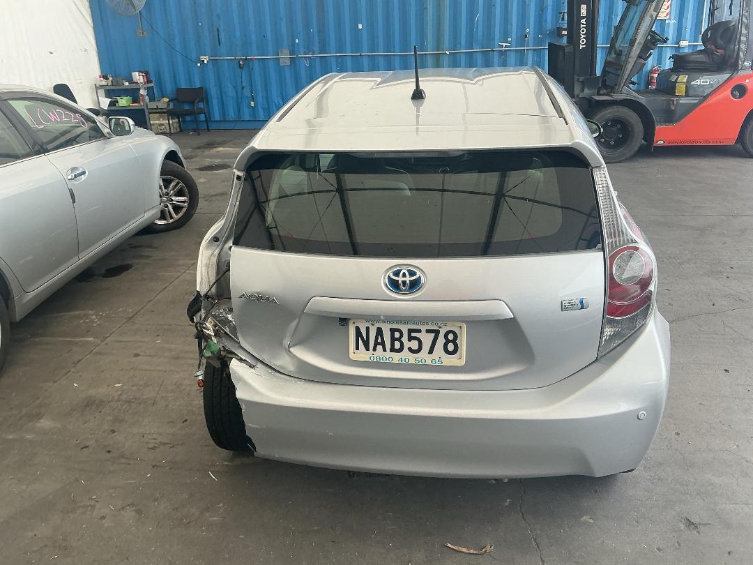 Photo '13' of Toyota Aqua Hybrid