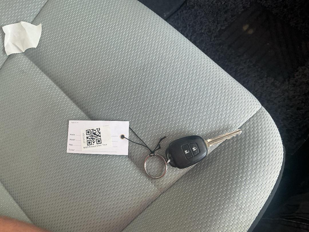 Photo '20' of Toyota Aqua Hybrid