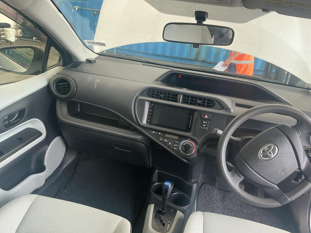 Photo '24' of Toyota Aqua Hybrid