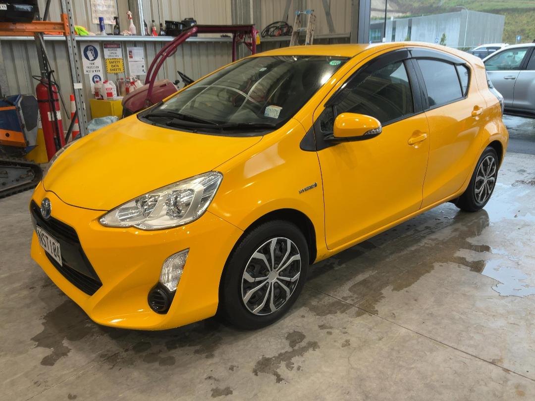 Photo '2' of Toyota Aqua Hybrid