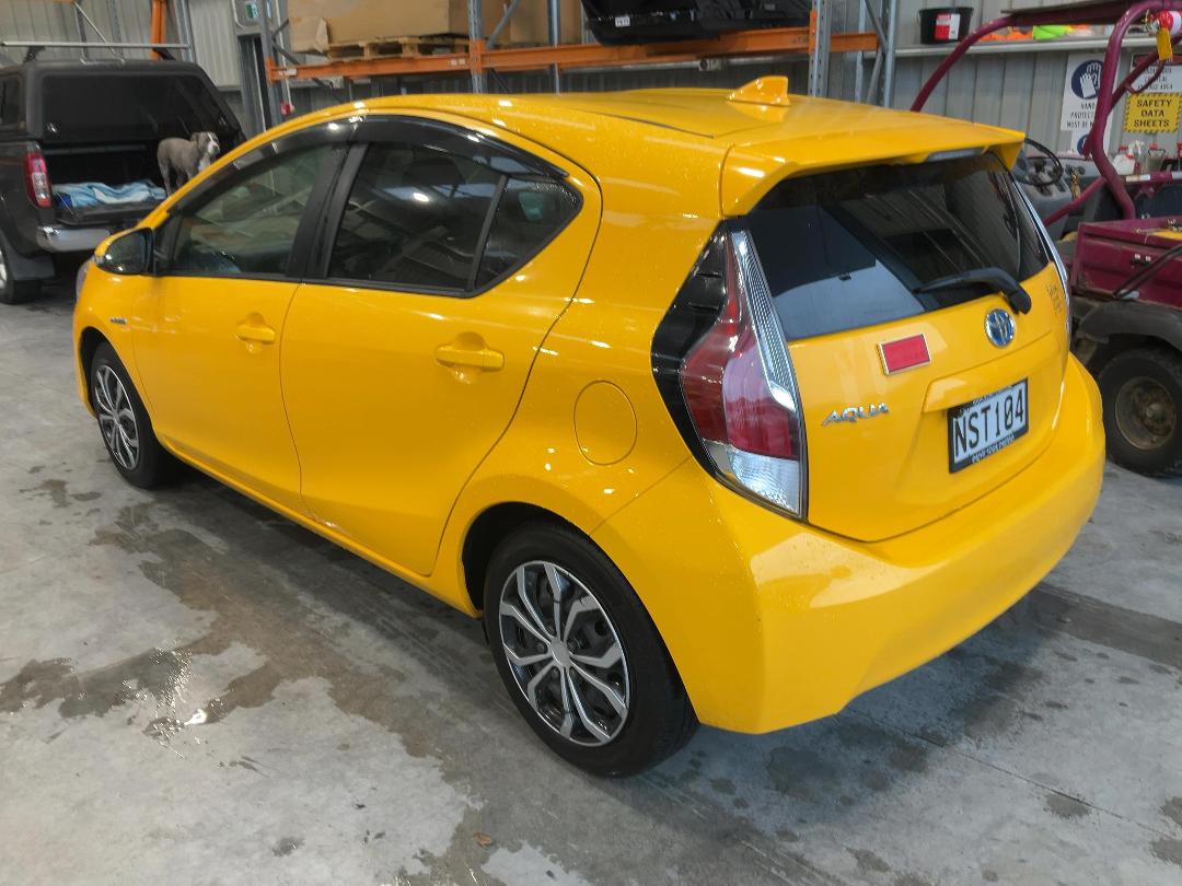 Photo '3' of Toyota Aqua Hybrid