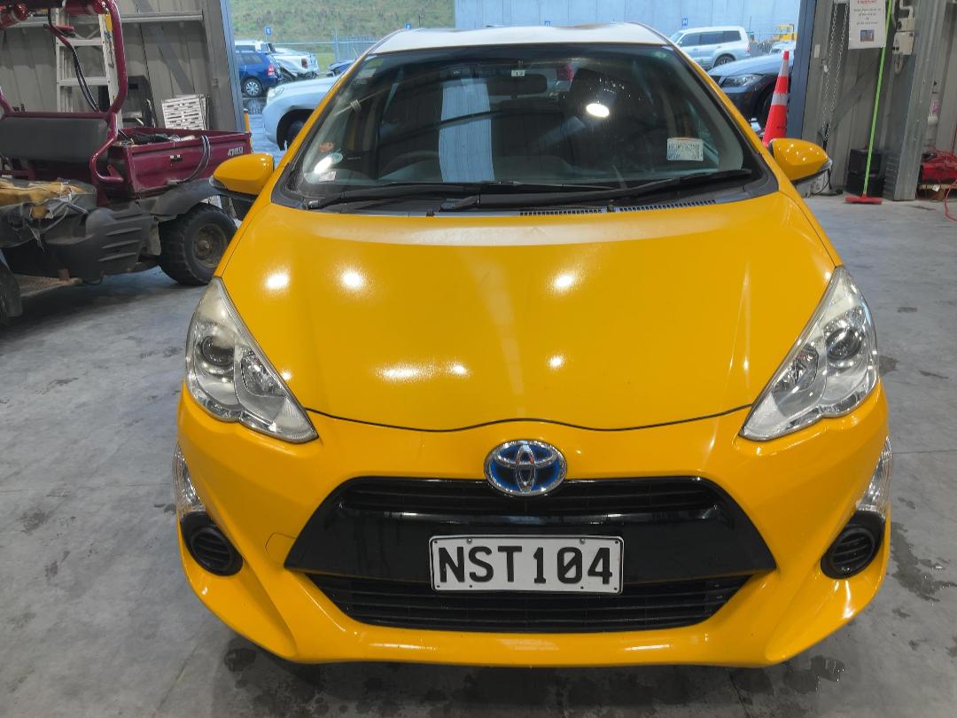 Photo '5' of Toyota Aqua Hybrid