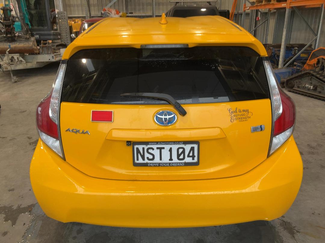 Photo '7' of Toyota Aqua Hybrid