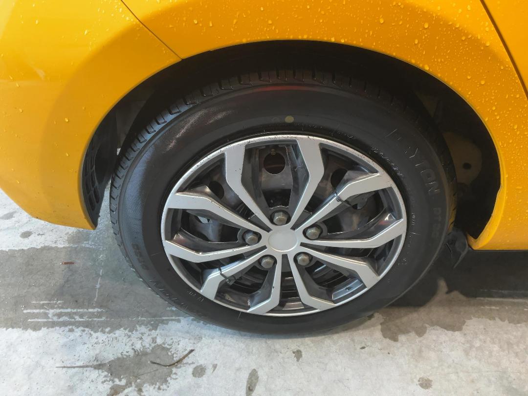 Photo '8' of Toyota Aqua Hybrid