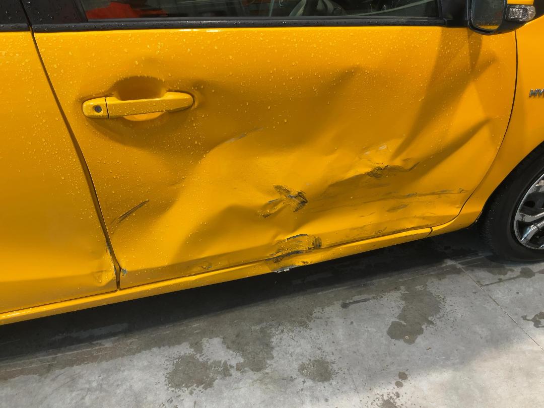 Photo '12' of Toyota Aqua Hybrid