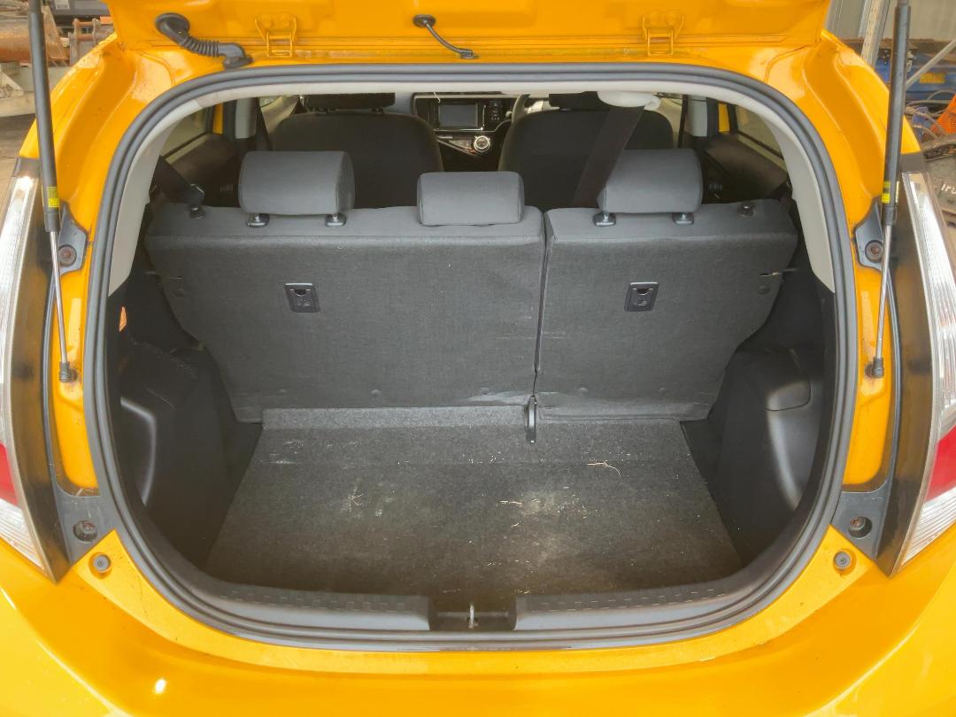 Photo '16' of Toyota Aqua Hybrid