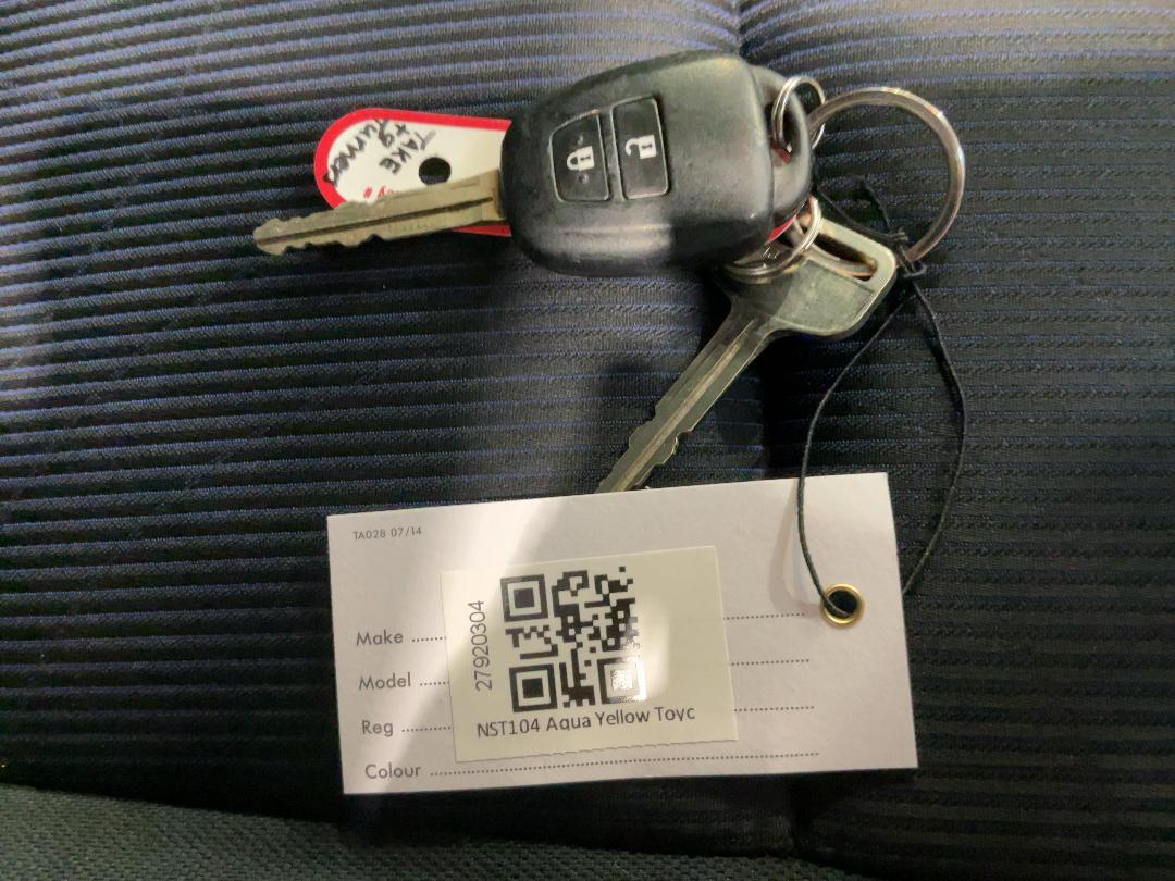 Photo '24' of Toyota Aqua Hybrid