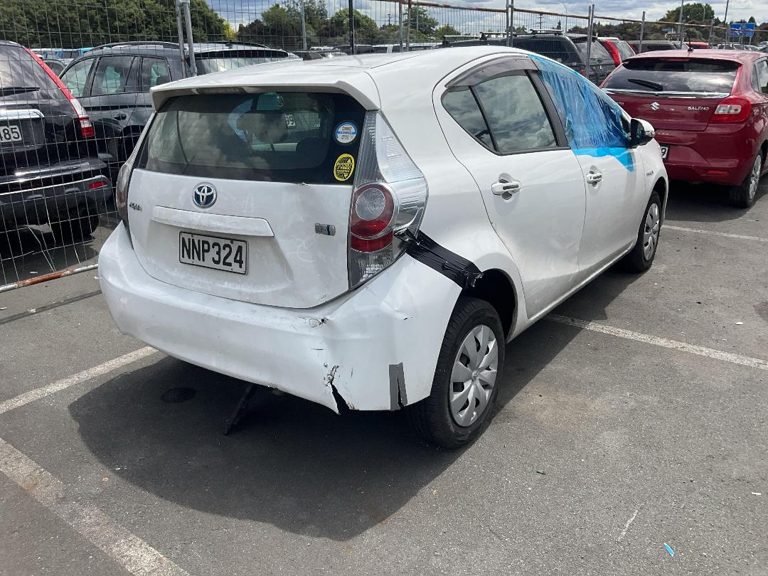 Photo '4' of Toyota Aqua Hybrid