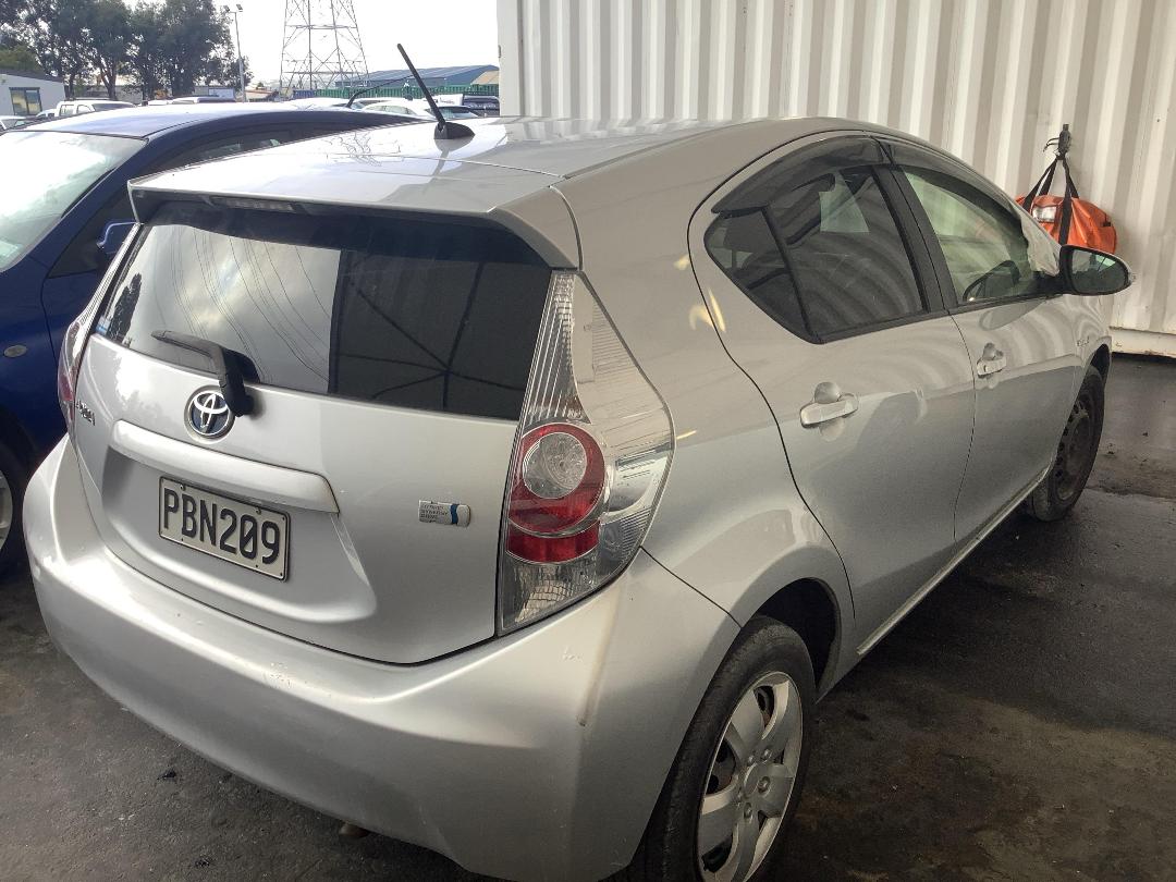 Photo '4' of Toyota Aqua