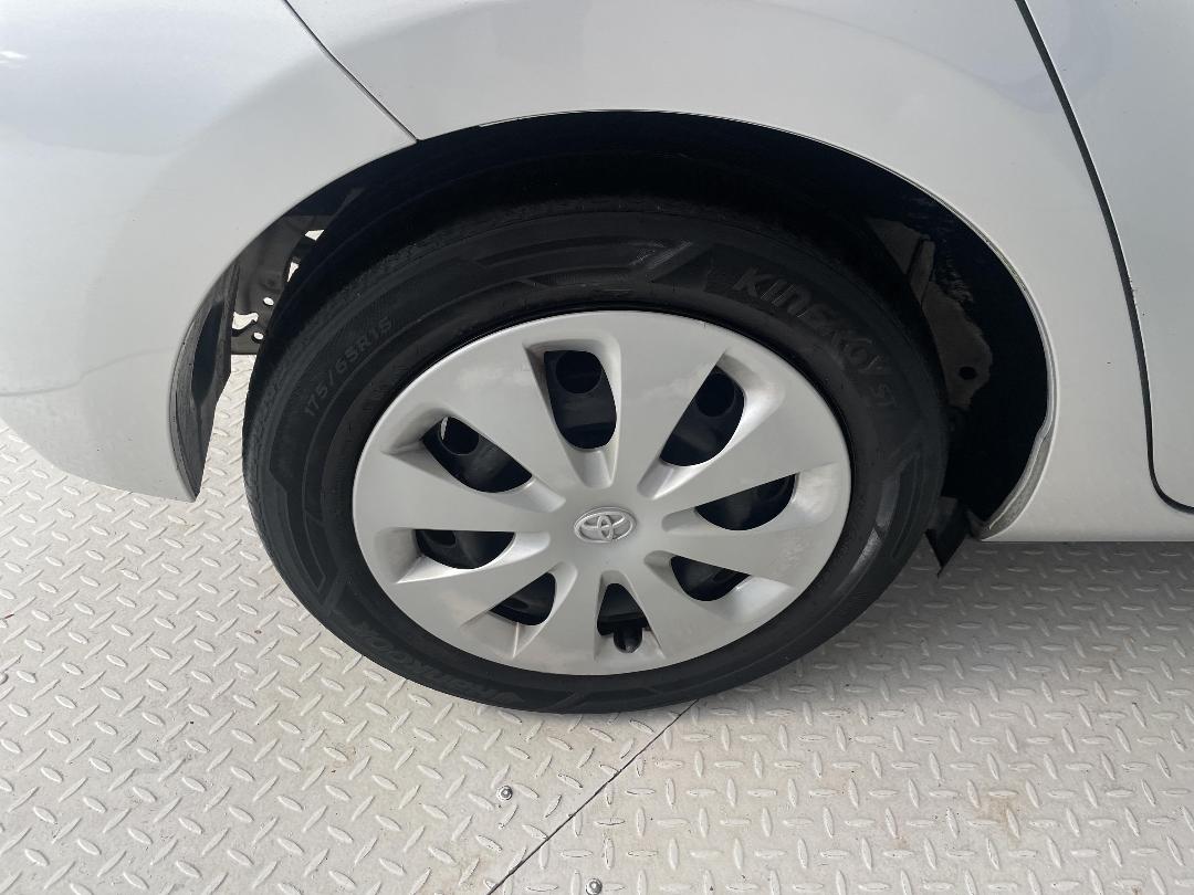 Photo '12' of Toyota Aqua