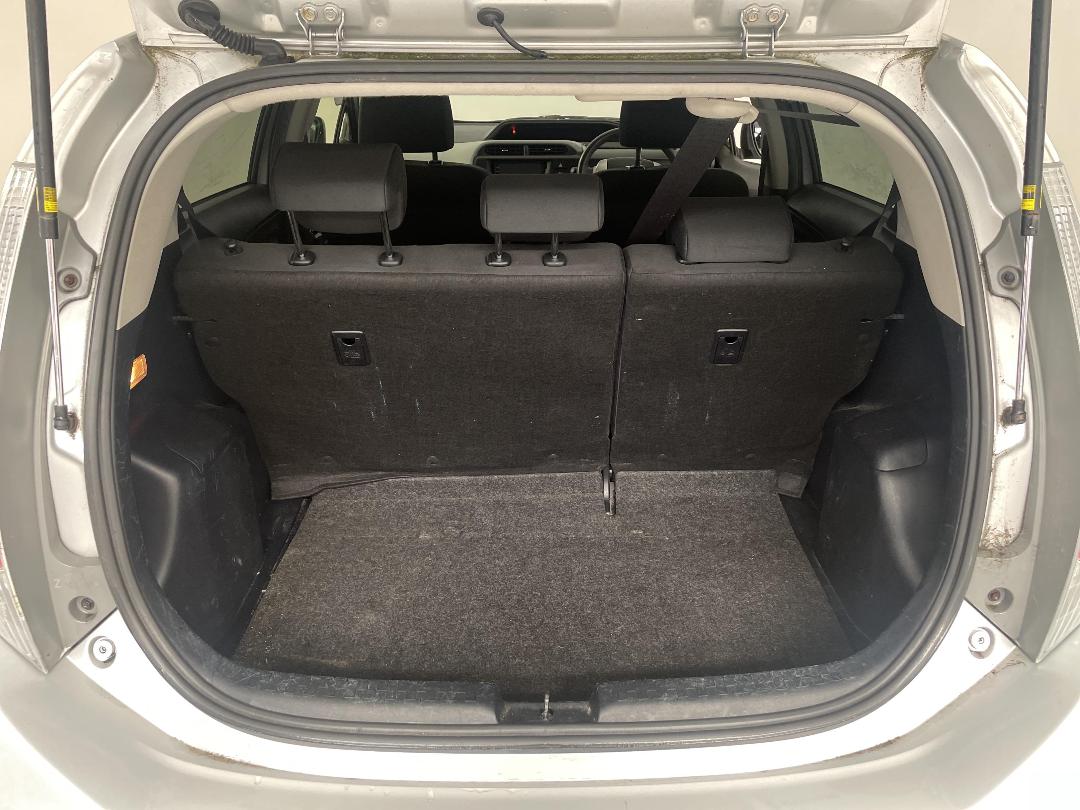 Photo '14' of Toyota Aqua