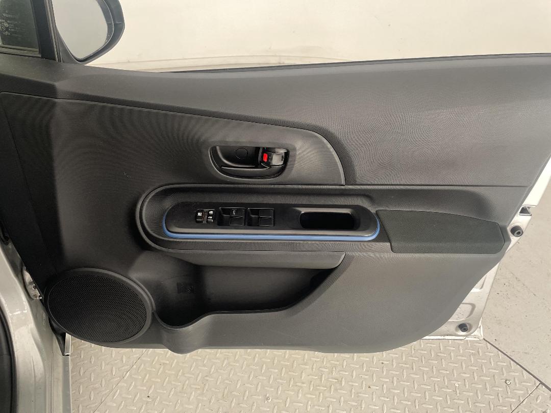 Photo '15' of Toyota Aqua