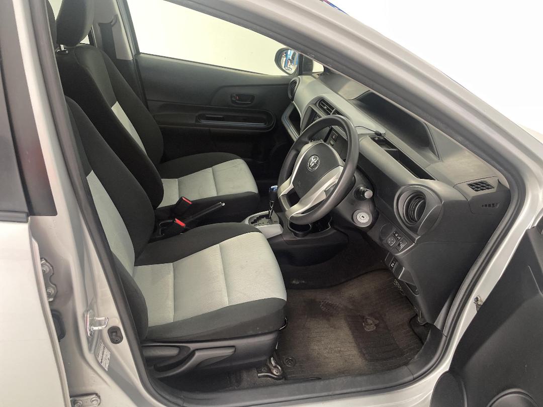 Photo '16' of Toyota Aqua