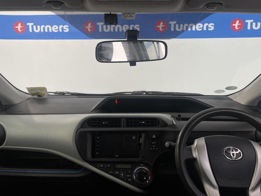 Photo '17' of Toyota Aqua